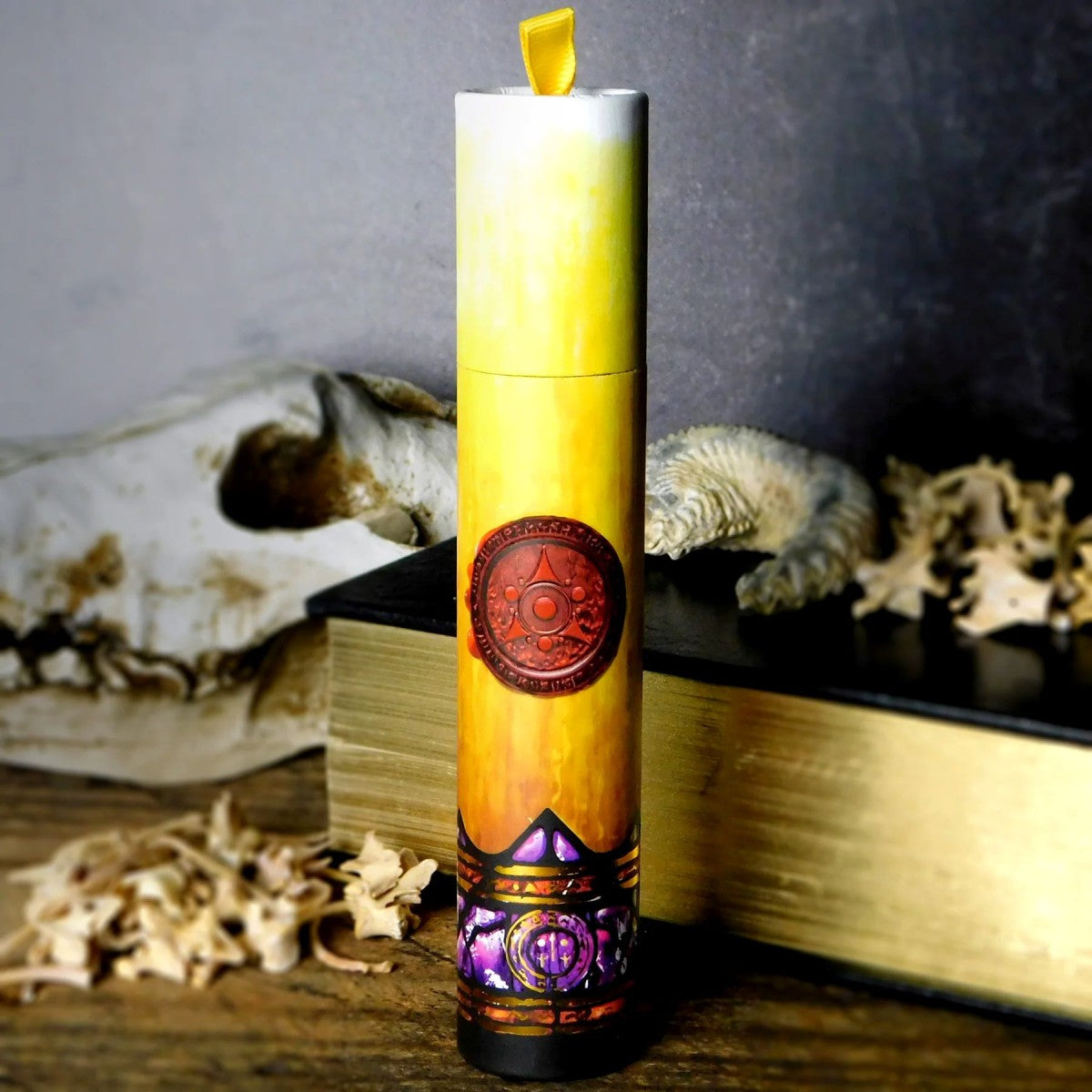 Étui-tube pour Dés, style Bougie "Sceau des Contrées du Rêve"