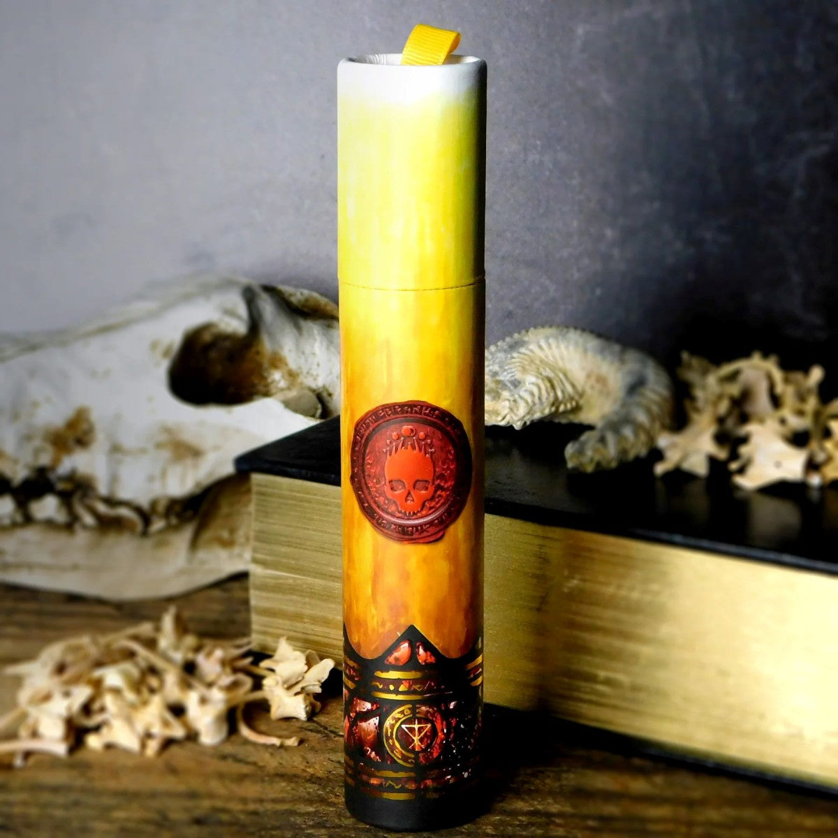 Étui-tube pour Dés, style Bougie "Marque du Necronomicon"