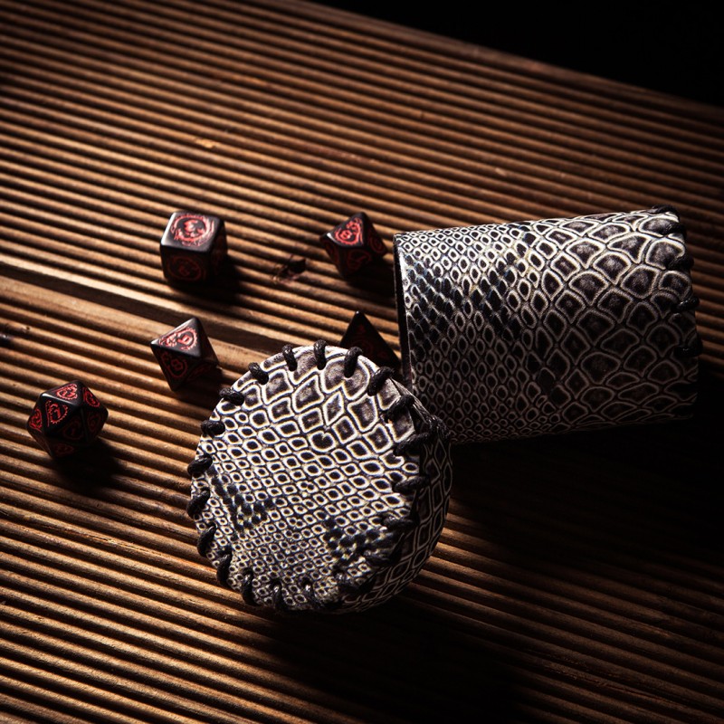 Gobelet à dés "Peau de Dragon Blanc" en cuir véritable